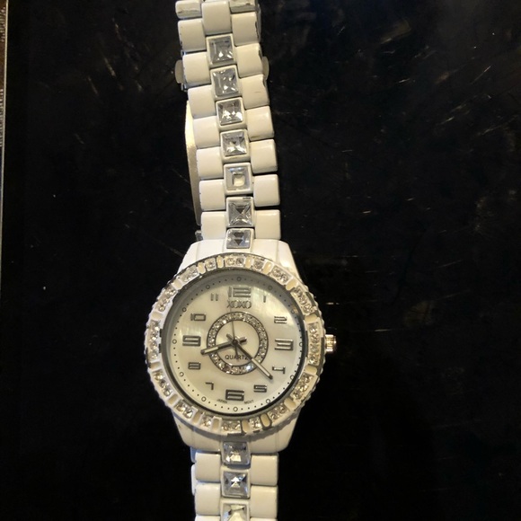 Very stylish watches with bling - Picture 6 of 6